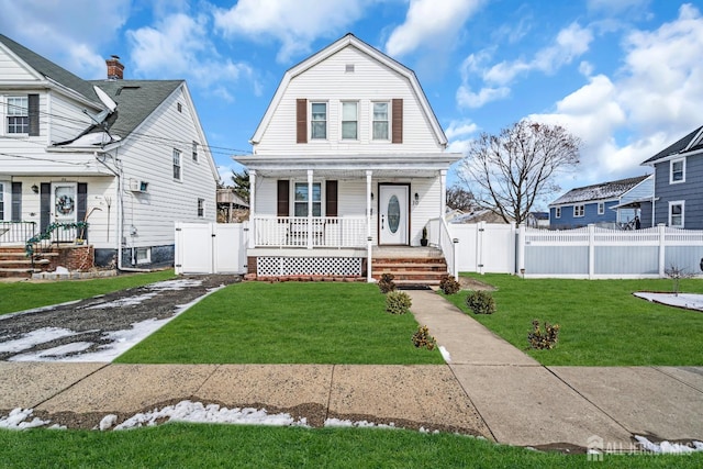 view of front facade featuring covered porch and a front yard