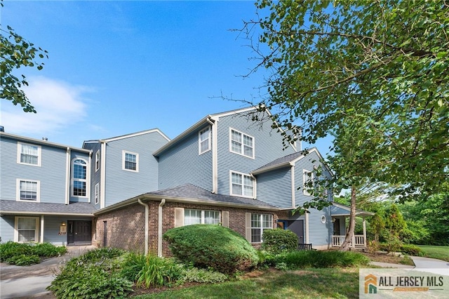 4301 Bayberry Ct, Middlesex, NJ 08852 - traditional-style home with brick siding