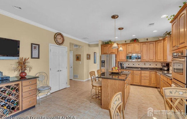 kitchen featuring stainless steel appliances, a breakfast bar, crown molding, and decorative backsplash