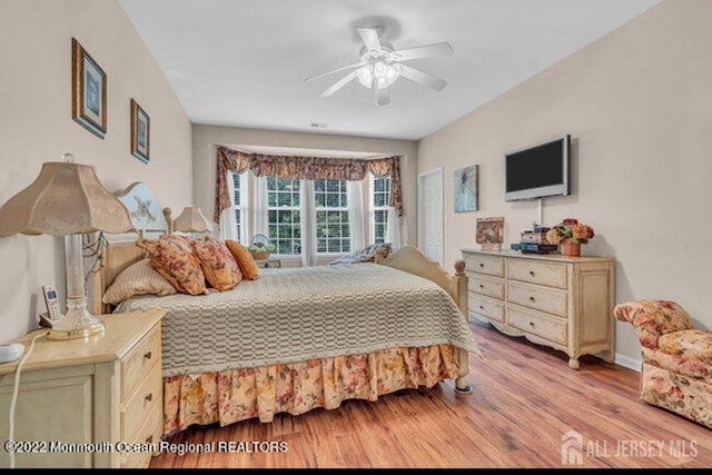 bedroom featuring wood finished floors and a ceiling fan