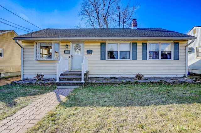 view of front facade featuring a front yard