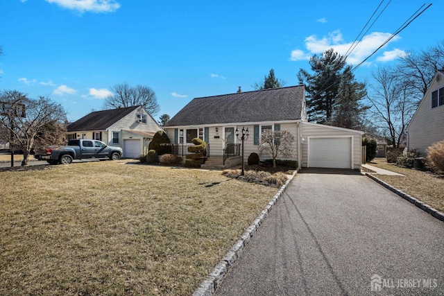 view of front facade featuring a front yard, an attached garage, and aphalt driveway