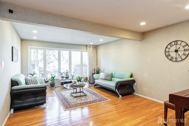 living area featuring recessed lighting, wood finished floors, and baseboards