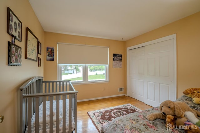 5 Wetherhill Way S, Brunswick, NJ 08810 - bedroom with wood finished floors, a closet, and baseboards
