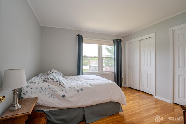 5 Wetherhill Way S, Brunswick, NJ 08810 - bedroom featuring ornamental molding, light wood finished floors, and baseboards