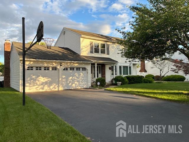5 Wetherhill Way S, Brunswick, NJ 08810 - traditional-style home with driveway, a front yard, and an attached garage
