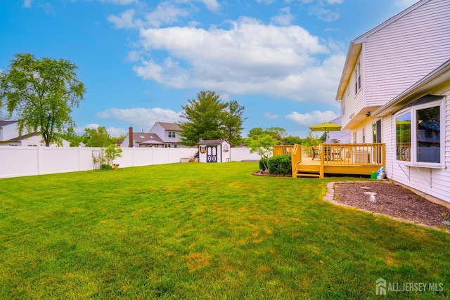 5 Wetherhill Way S, Brunswick, NJ 08810 - view of yard with a wooden deck