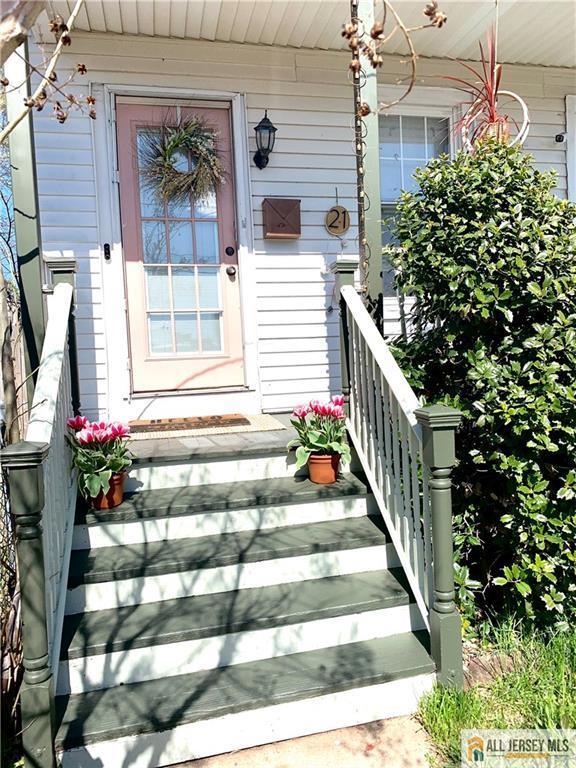 21 Alexander St, New Brunswick, NJ 08901 - doorway to property with covered porch