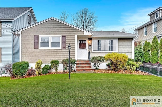 440 E Ave, Sewaren, NJ 07077 - view of front of home featuring entry steps and a front lawn