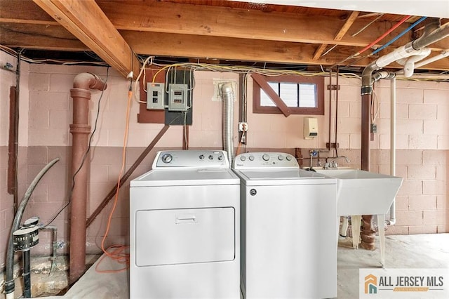 440 E Ave, Sewaren, NJ 07077 - laundry room with washer and dryer