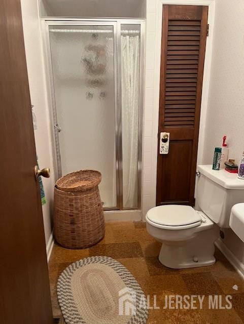 1436 Thomas Ave, North Brunswick, NJ 08902 - full bath featuring toilet, a shower stall, and baseboards