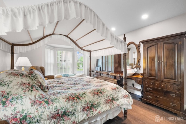 31 Ingram Dr, Monroe, NJ 08831 - bedroom featuring light wood finished floors and lofted ceiling
