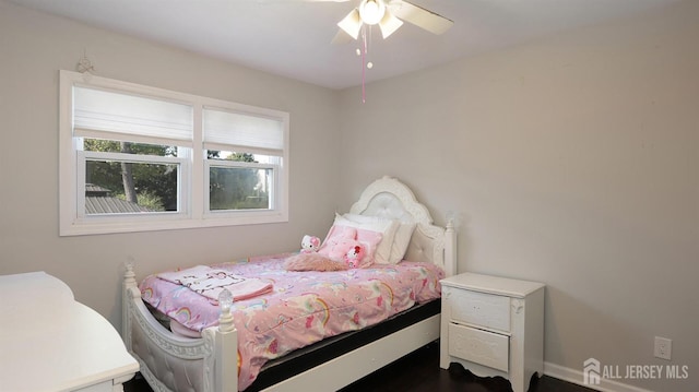 bedroom featuring a ceiling fan