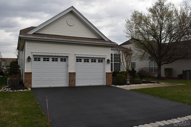 view of front facade featuring a garage and a front yard