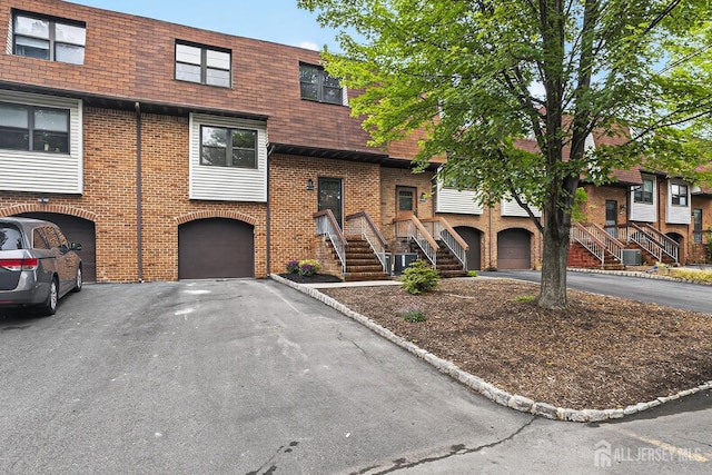 5902 N Oaks Blvd N, North Brunswick, NJ 08902 - photo 1