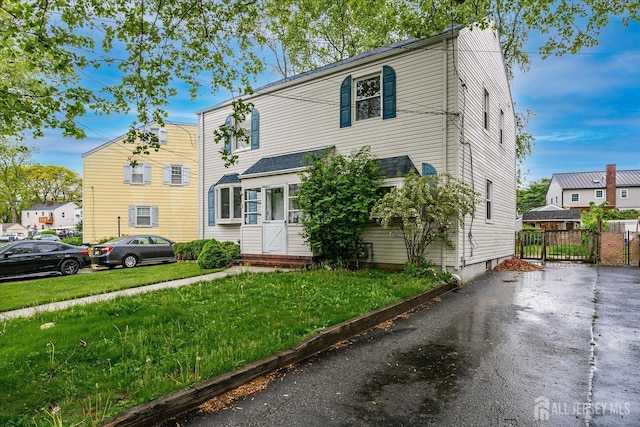 8 Macarthur Dr, Edison, NJ 08837 - view of front facade with driveway and entry steps