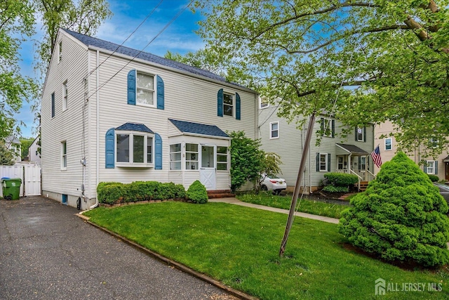 8 Macarthur Dr, Edison, NJ 08837 - traditional home with entry steps, a front yard, and a shingled roof