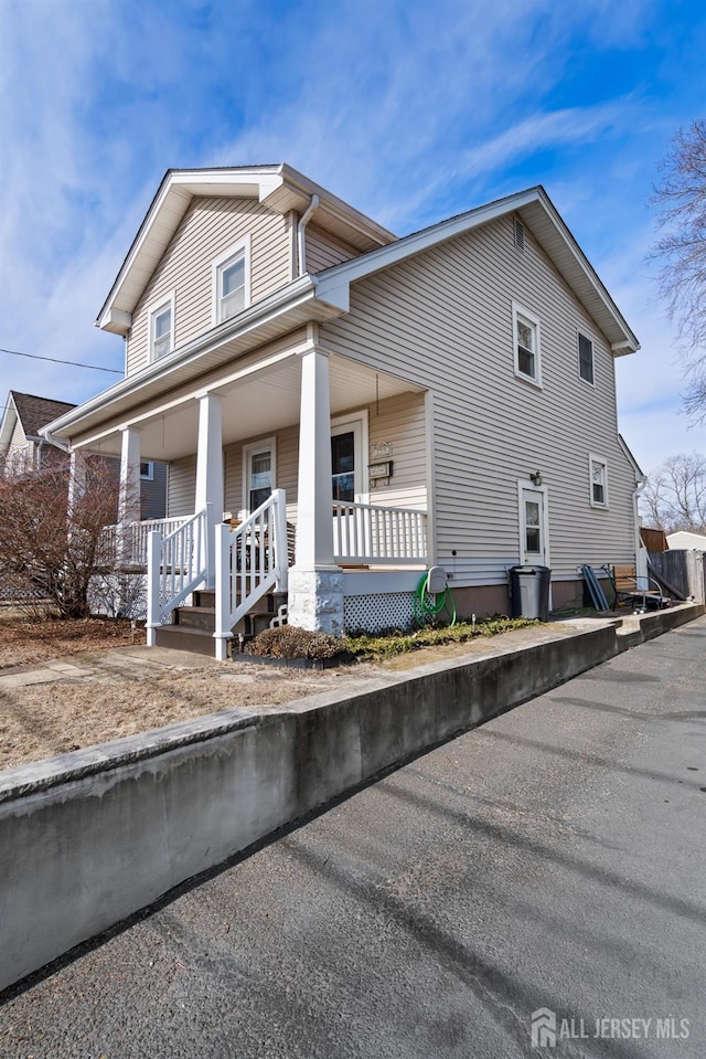 view of front of house featuring covered porch