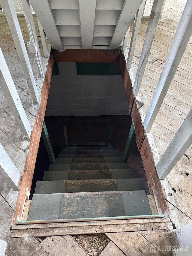 1534 Julian Ter, Union Twp, NJ 07083 - view of staircase