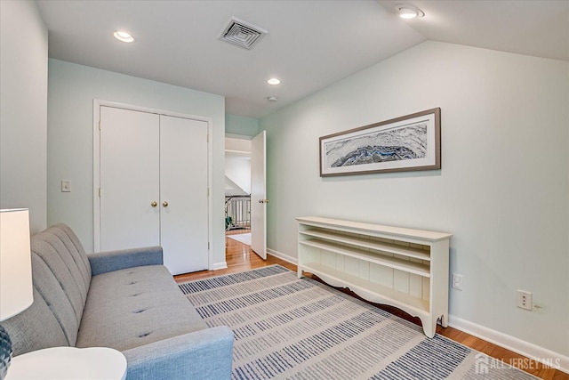 207 Dellwood Rd, Metuchen, NJ 08840 - living area featuring baseboards, wood finished floors, recessed lighting, and lofted ceiling