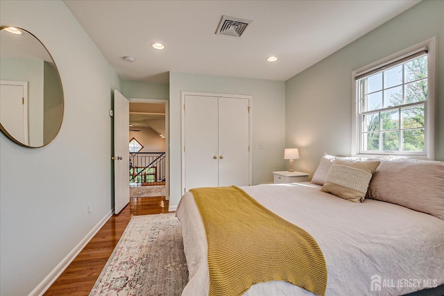 207 Dellwood Rd, Metuchen, NJ 08840 - bedroom with dark wood finished floors, a closet, recessed lighting, and baseboards