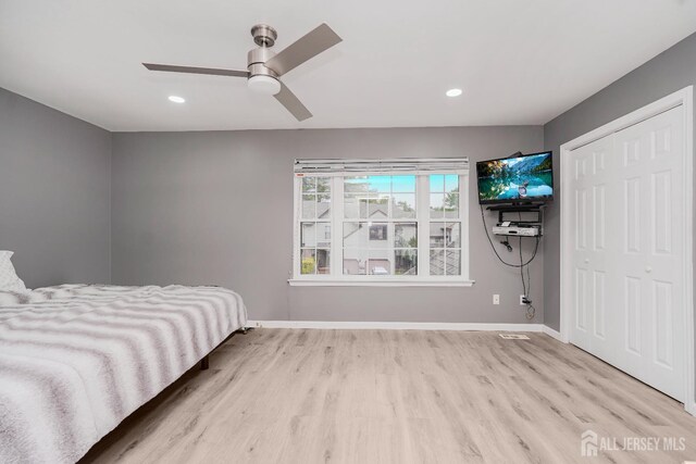 324 Oak Knoll Dr, Manalapan, NJ 07726 - bedroom featuring wood finished floors, recessed lighting, a ceiling fan, and a closet