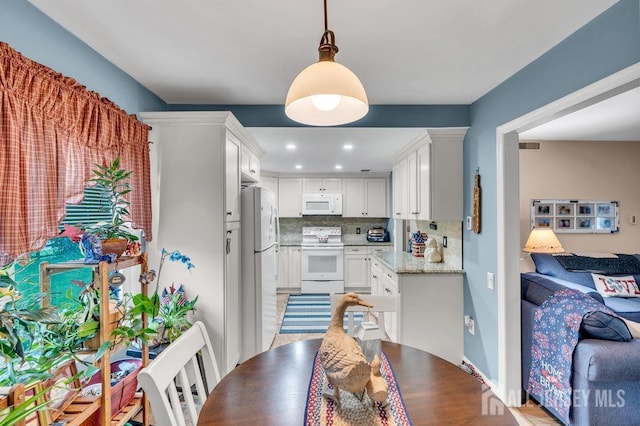 dining area with recessed lighting
