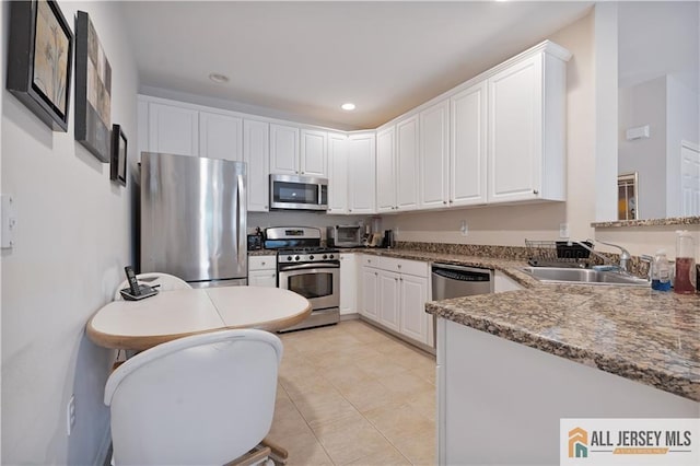 540 Cranbury Rd Unit 442, East Brunswick, NJ 08816 - kitchen with stainless steel appliances, white cabinetry, recessed lighting, and a peninsula