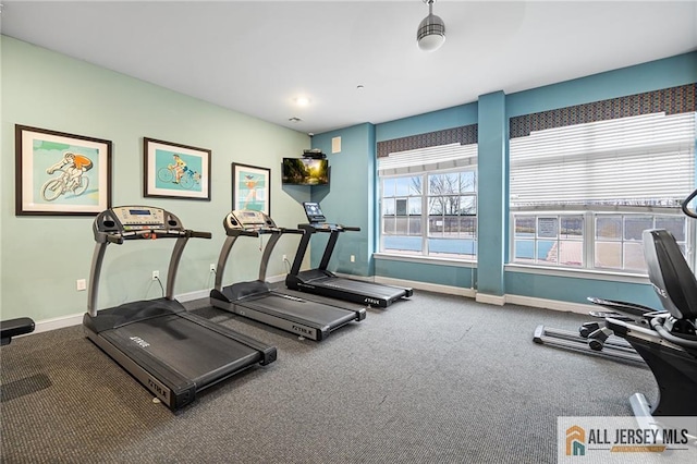 workout area featuring baseboards