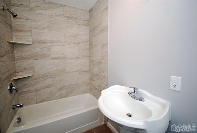 bathroom with sink and tiled shower / bath