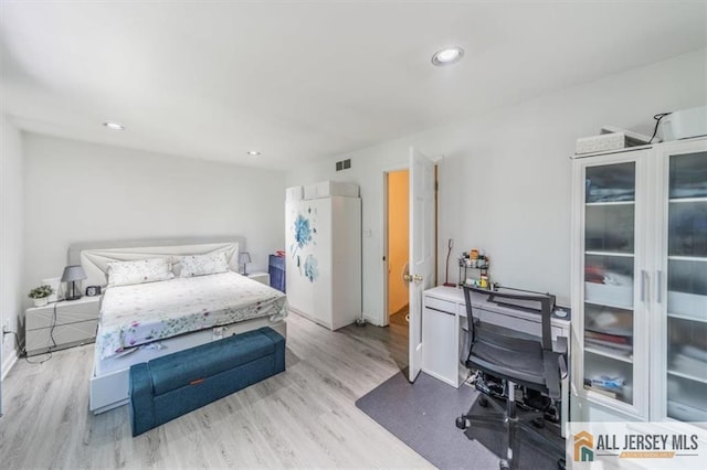 47 Pheasant Run Unit 47, Edison, NJ 08820 - bedroom featuring wood finished floors, recessed lighting, and a desk