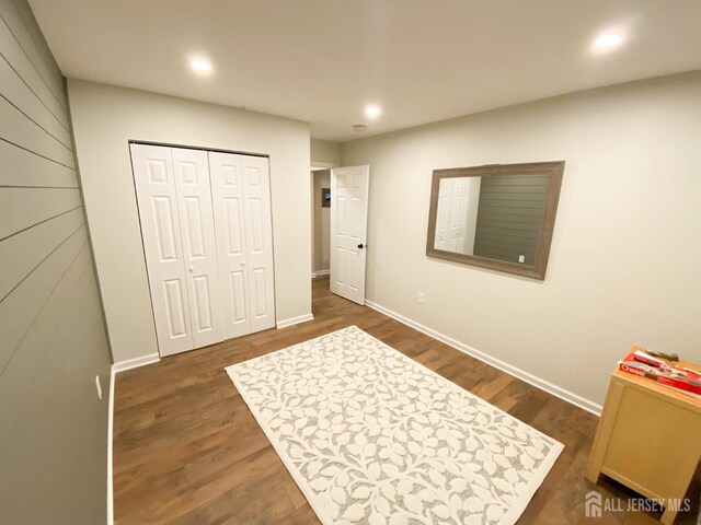 122 Arbor Way, Branchburg, NJ 08876 - bedroom with baseboards, recessed lighting, dark wood-style flooring, and a closet