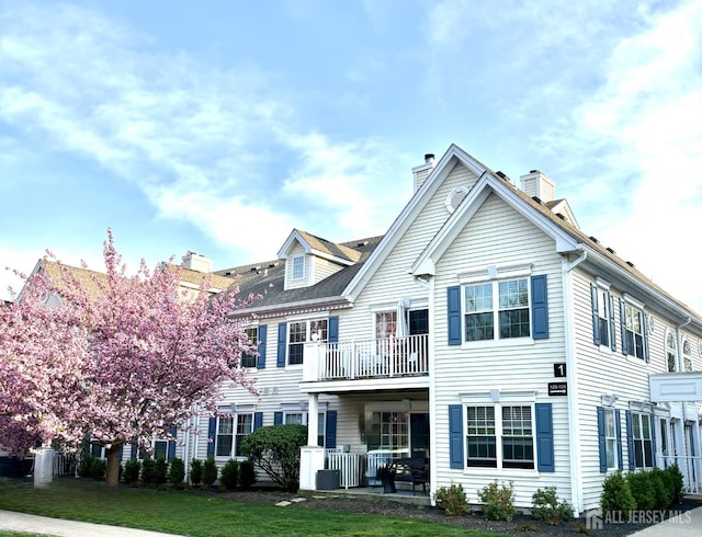 122 Arbor Way, Branchburg, NJ 08876 - view of front of home featuring a balcony, a chimney, and a front lawn