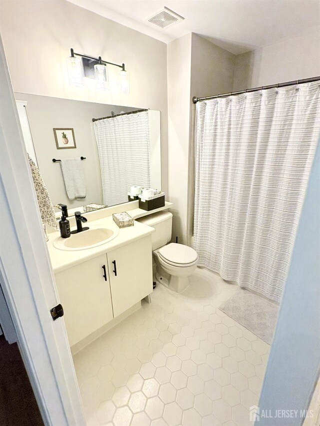 122 Arbor Way, Branchburg, NJ 08876 - full bathroom with toilet, vanity, tile patterned floors, and a shower with curtain