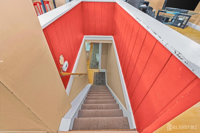 305 Penfield Pl, Dunellen, NJ 08812 - view of staircase