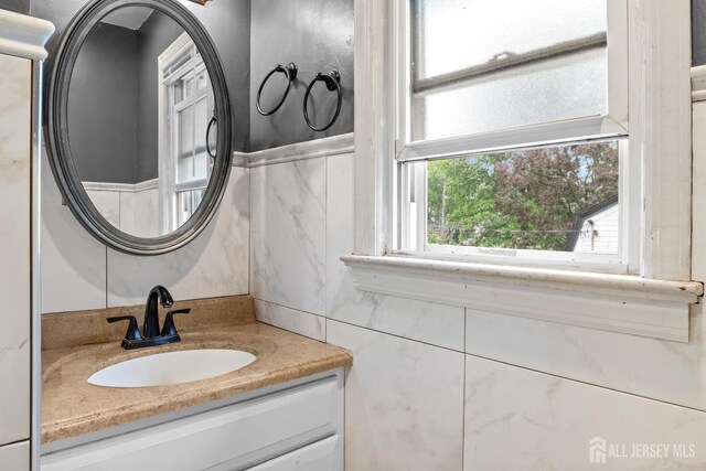 15 Cutter Ave, Fords, NJ 08863 - bathroom featuring vanity