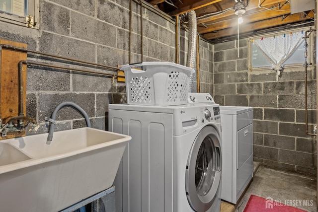 15 Cutter Ave, Fords, NJ 08863 - laundry area with washer and clothes dryer