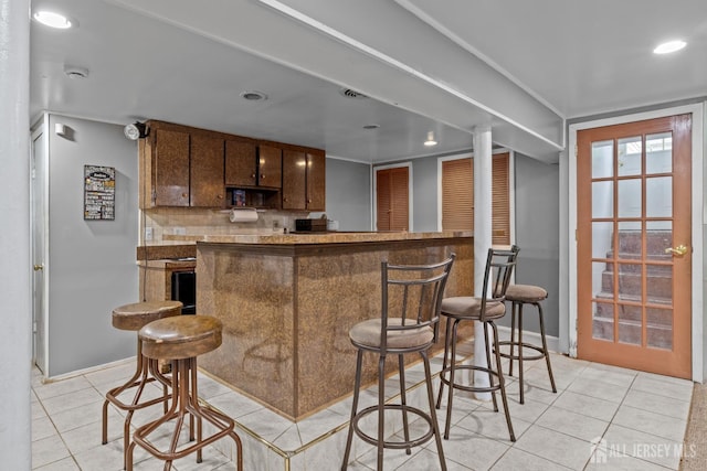 15 Cutter Ave, Fords, NJ 08863 - kitchen with light tile patterned flooring, recessed lighting, baseboards, and a breakfast bar