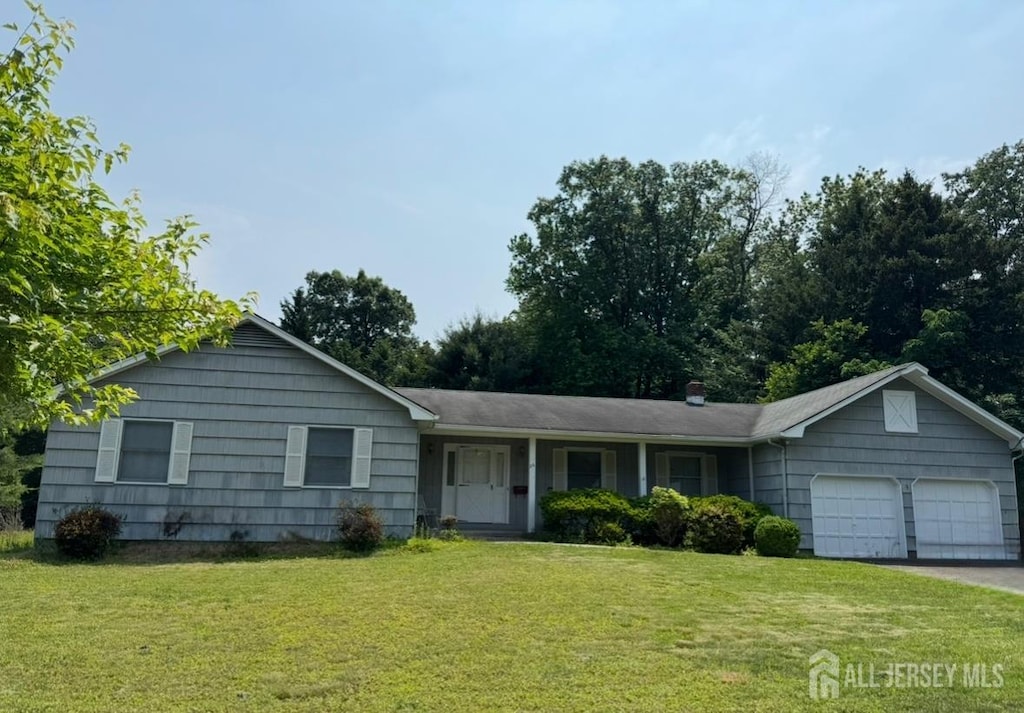 26 Thrush Dr, East Brunswick, NJ 08816 - ranch-style home featuring an attached garage, a front yard, and asphalt driveway