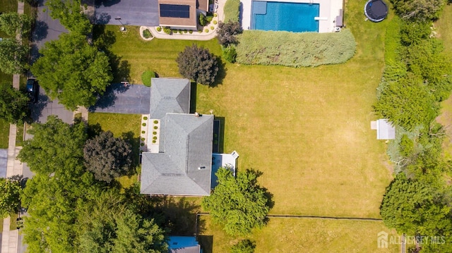 55 Cambridge Way, West Windsor, NJ 08550 - bird's eye view of a pool area