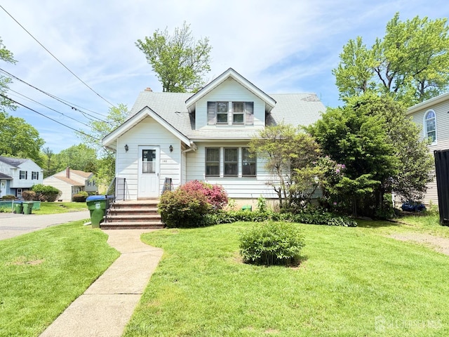 view of front of house with a front lawn