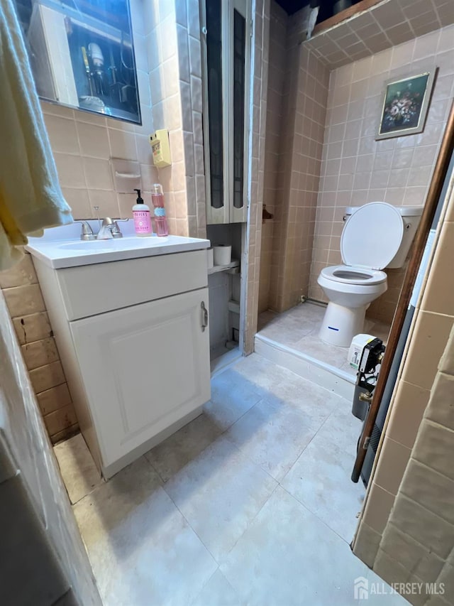 520 Albermarle St, Rahway, NJ 07065 - bathroom featuring tile walls, vanity, and tile patterned flooring