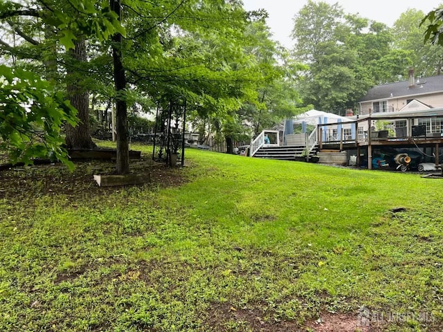 520 Albermarle St, Rahway, NJ 07065 - view of green lawn featuring a wooden deck