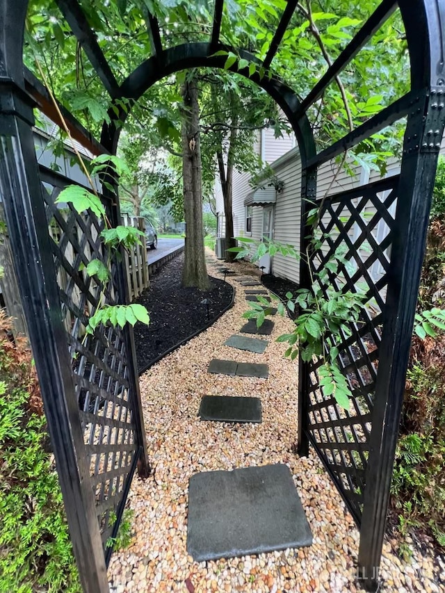 520 Albermarle St, Rahway, NJ 07065 - view of yard