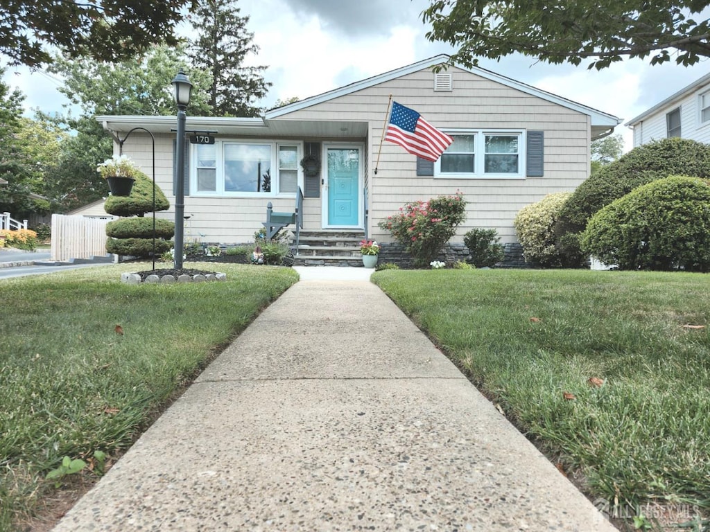 170 Hoover Ave, Edison, NJ 08837 - bungalow-style home with a front yard