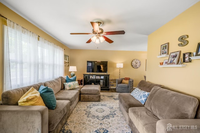 5 Wendy Rd, Woodbridge Proper, NJ 07067 - living room featuring a ceiling fan