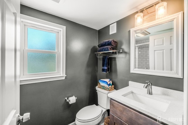 5 Wendy Rd, Woodbridge Proper, NJ 07067 - bathroom with toilet, vanity, a shower, and baseboards