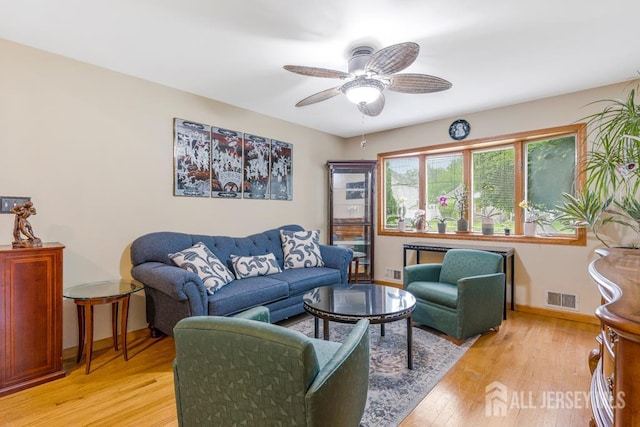 605 Beechwood Ave, Middlesex, NJ 08846 - living room featuring light wood finished floors and a ceiling fan