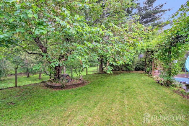 605 Beechwood Ave, Middlesex, NJ 08846 - view of grassy yard