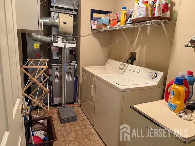 102 Leeds Ln, Monroe, NJ 08831 - laundry room with separate washer and dryer